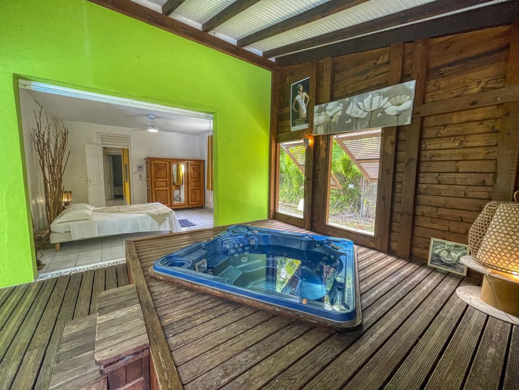 27.Location villa piscine Saint François Guadeloupe_Suite jacuzzi Rdc